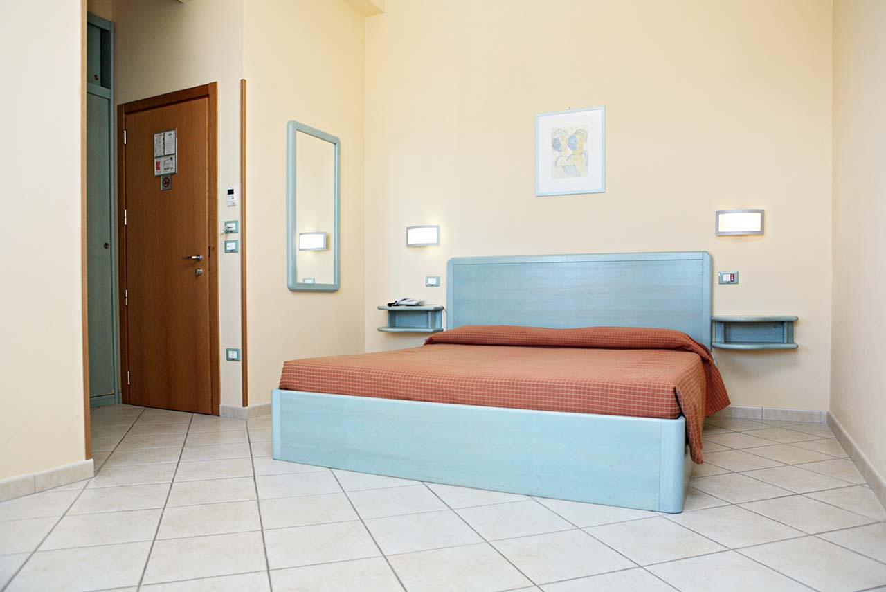 Abbázia club Hotel - Marotta Le Marche - 2 fős apartmanjai - szobái Slide 2